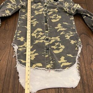 Thrill Jeans Women's Size XL  Distressed Camo Denim Jacket Ripped Stretch